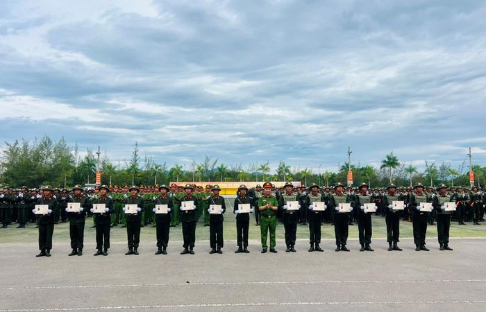 Các chiến sĩ nghĩa vụ Công an nhân dân hoàn thành huấn luyện.