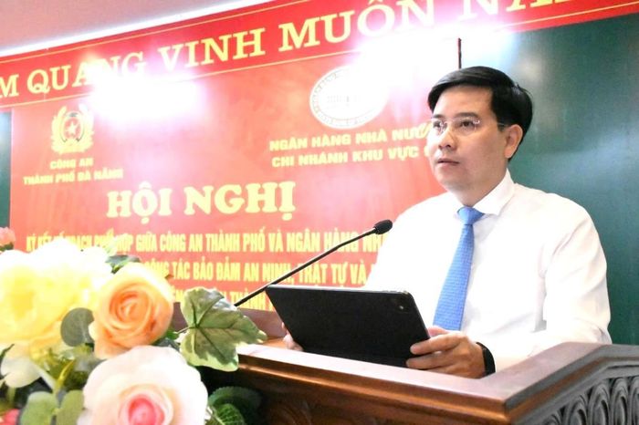Giám đốc NHNNKV9 Lê Anh Xuân phát biểu tại Hội nghị.