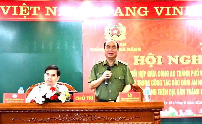 Thiếu tướng Nguyễn Hữu Hợp - Giám đốc CATP Đà Nẵng phát biểu chỉ đạo tại Hội nghị.