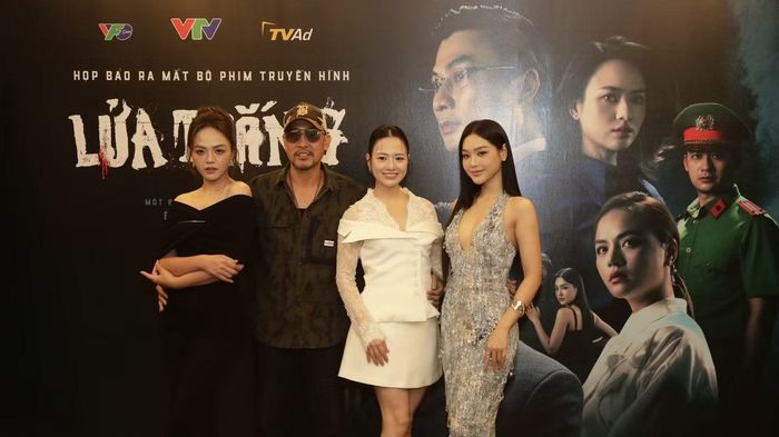 Các diễn viên Thu Quỳnh, NSƯT Hồ Phong, Việt Hoa và Bảo Anh (từ trái qua phải) tại lễ ra mắt phim.