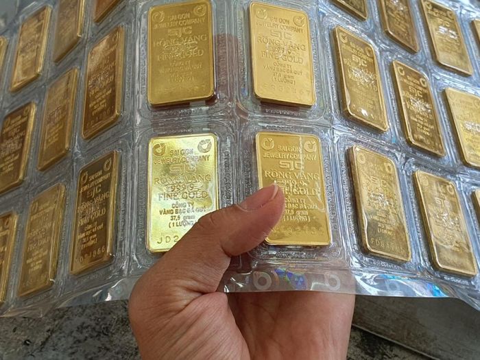 Giá vàng trong nước sáng 10-6 tiếp tục giảm