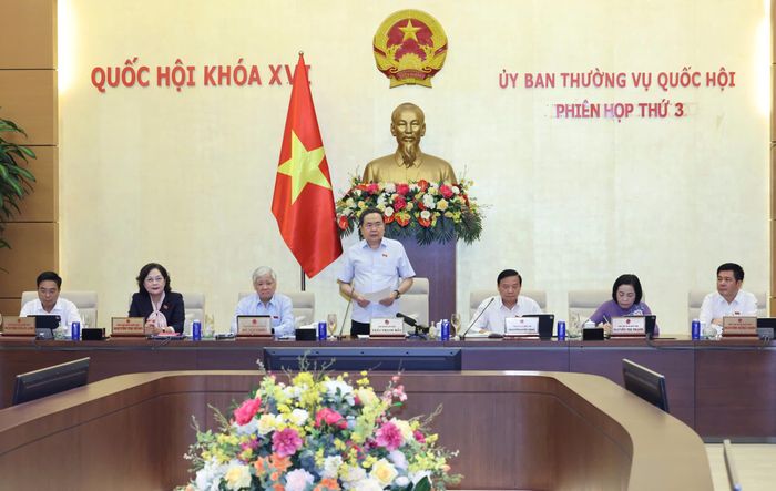  Chủ tịch Quốc hội Trần Thanh Mẫn và các Phó Chủ tịch Quốc hội điều hành phiên họp thứ 3 của Ủy ban Thường vụ Quốc hội, sáng 10-6. Ảnh: QUANG PHÚC 