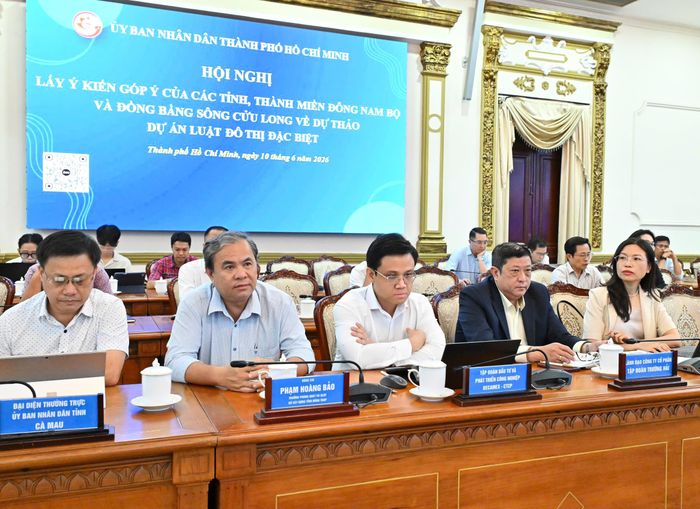  Đại diện lãnh đạo một số tỉnh, thành dự hội nghị. Ảnh: VIỆT DŨNG 