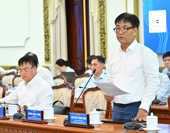  GS-TS Nguyễn Trọng Hoài phát biểu góp ý tại hội nghị. Ảnh: VIỆT DŨNG 