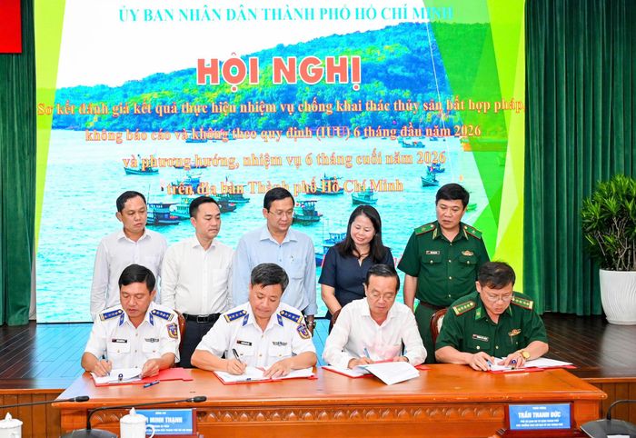  Ký kết lại quy chế phối hợp giữa các đơn vị. Ảnh: MẠNH THẮNG 