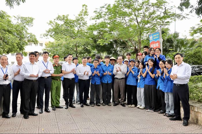  Bộ trưởng Bộ GD-ĐT động viên các lực lượng tham gia kỳ thi. Ảnh: ĐÌNH TUỆ 
