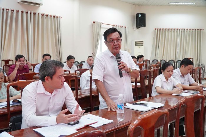 Cử tri phường Lái Thiêu kiến nghị giải quyết bất cập giao thông và tăng cường phân cấp cho cơ sở