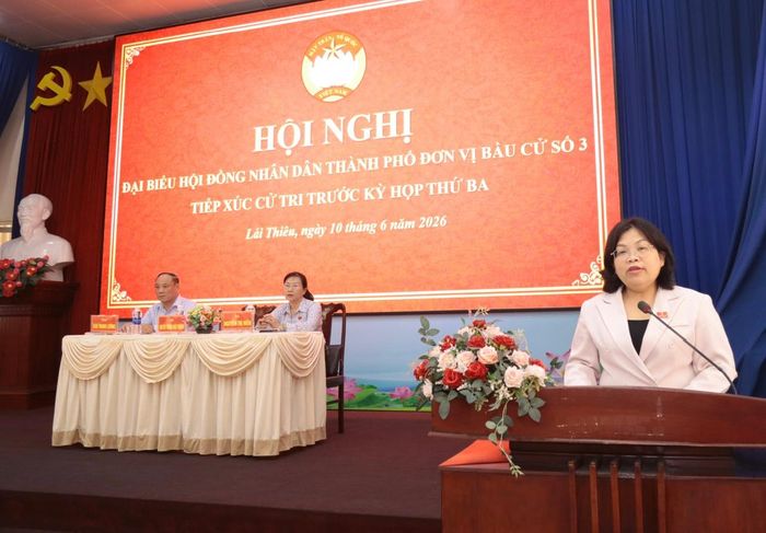 Phó Chủ tịch HĐND TPHCM Nguyễn Trường Nhật Phượng giải đáp kiến nghị của cử tri