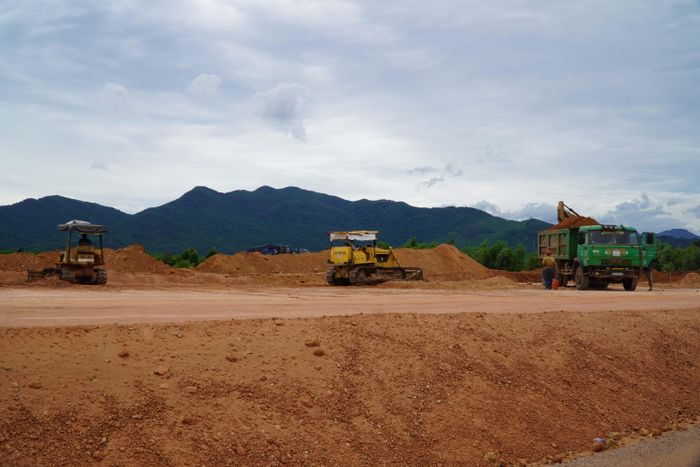 Phương tiện được huy động đất đắp, san gạt nền trạm dừng nghỉ đường cao tốc Hoài Nhơn - Quy Nhơn tại Km35+500