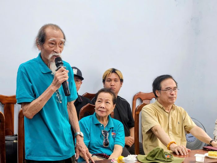 Nhà giáo ưu tú Mạnh Dung đại diện cho các thế hệ nghệ sĩ lão thành phát biểu. Ảnh: VĂN TUẤN 