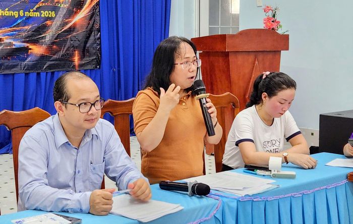  Phó Trưởng ban Tuyên giáo và Dân vận Thành ủy Đinh Thị Thanh Thủy phát biểu trong phần sinh hoạt chuyên đề. Ảnh: VĂN TUẤN 