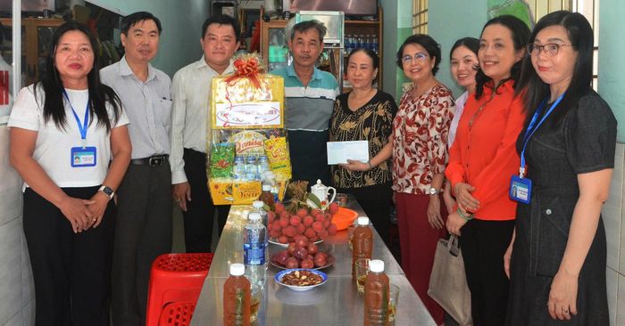  Đoàn công tác đến thăm ông Triệu Tấn Sại, thương binh 61% sinh sống tại phường Vũng Tàu 