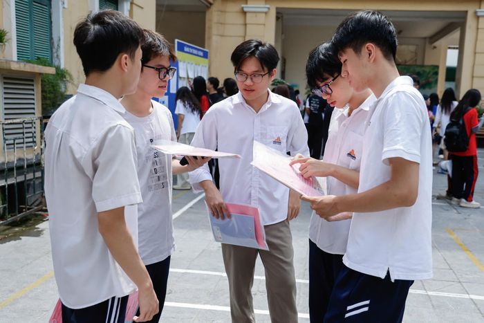  Thí sinh Hà Nội chuẩn bị sẵn sàng cho kỳ thi. Ảnh: VIẾT CHUNG 