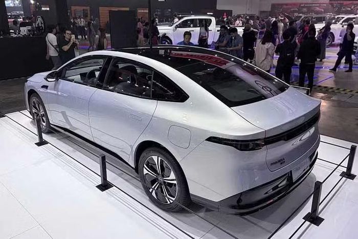 Theo đó, hãng Nissan sẽ xuất khẩu các sản phẩm được phát triển tại thị trường Trung Quốc sang những quốc gia phù hợp nhằm mở rộng dải sản phẩm quốc tế. Philippines trở thành thị trường đầu tiên tại khu vực Đông Nam Á tiếp nhận mẫu xe này nhờ việc chia sẻ chung hệ thống giao thông sử dụng tay lái thuận bên trái tương đồng với Trung Quốc.