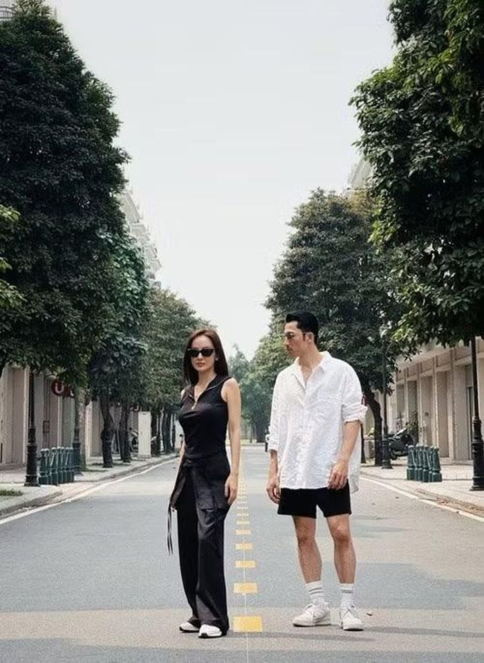 Ngọc Kayla và Liên Bỉnh Phát từng kết hợp trong màn song ca ca khúc “Nhường hạnh phúc cho anh”. Tiết mục nhận được sự quan tâm khi cả hai thể hiện sự ăn ý trên sân khấu.