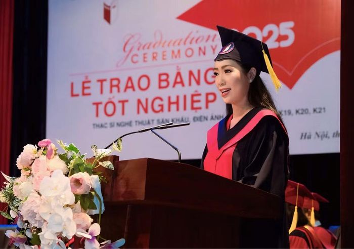 NSND Trịnh Kim Chi tốt nghiệp Thạc sĩ chuyên ngành Nghệ thuật Điện ảnh - Truyền hình tại Đại học Sân khấu - Điện ảnh Hà Nội. Ảnh: Vietnamnet.