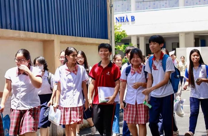 Thí sinh tham gia kỳ thi vào lớp 10 Trường Phổ thông Năng khiếu.