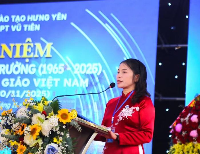 Cô Nguyễn Thị Huệ - Hiệu trưởng Trường THPT Vũ Tiên mong thí sinh bước vào phòng thi với một tâm thế thoải mái, tự tin nhất.