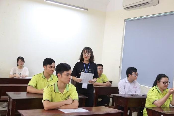 Thí sinh tại Điểm thi Trường THPT Hàn Thuyên.