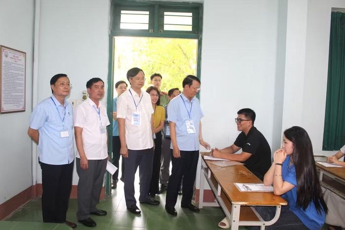 Ông Dương Văn Lượng, Phó Chủ tịch UBND tỉnh, Trưởng Ban Chỉ đạo cấp tỉnh Kỳ thi tốt nghiệp THPT năm 2026 động viên các thí sinh.