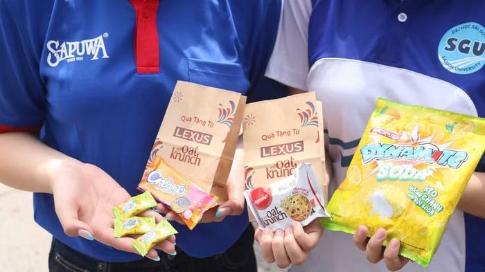 Các phần quà nhỏ tiếp năng lượng cho thí sinh.