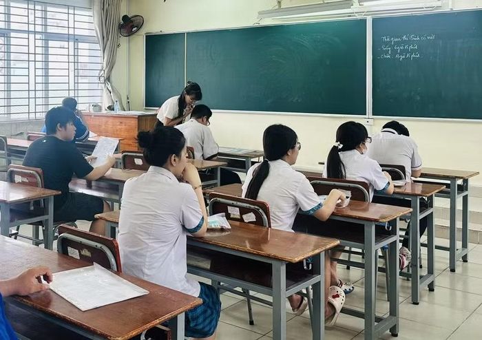 Thí sinh TPHCM trong buổi làm thủ tục dự thi tốt nghiệp THPT năm 2026.