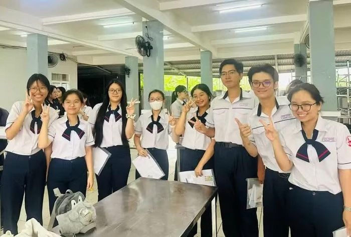 Thí sinh tại TP Hồ Chí Minh tự tin tới Điểm thi.
