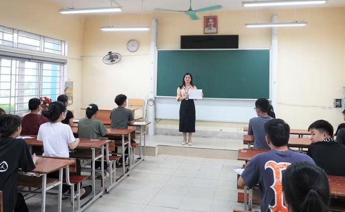 Thí sinh được giám thí phổ biến, nhắc lại quy chế thi.