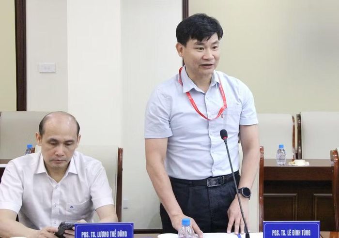 PGS.TS.BS Lê Đình Tùng - Phó Hiệu trưởng Trường ĐH Y Hà Nội chia sẻ tại hội nghị.