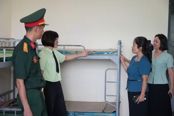 Ban Chỉ đạo thi liên xã Ba Chẽ - Lương Minh – Kỳ Thượng kiểm tra cơ sở vật chất bố trí nơi ăn, nghỉ cho các thí sinh tại Trường Phổ thông dân tộc nội trú Ba Chẽ (xã Ba Chẽ).