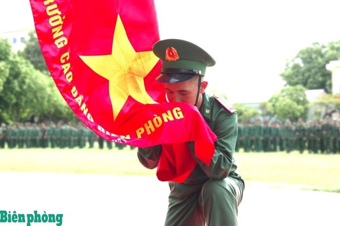 Chiến sĩ mới tuyên thệ. Ảnh: Lê Khoa
