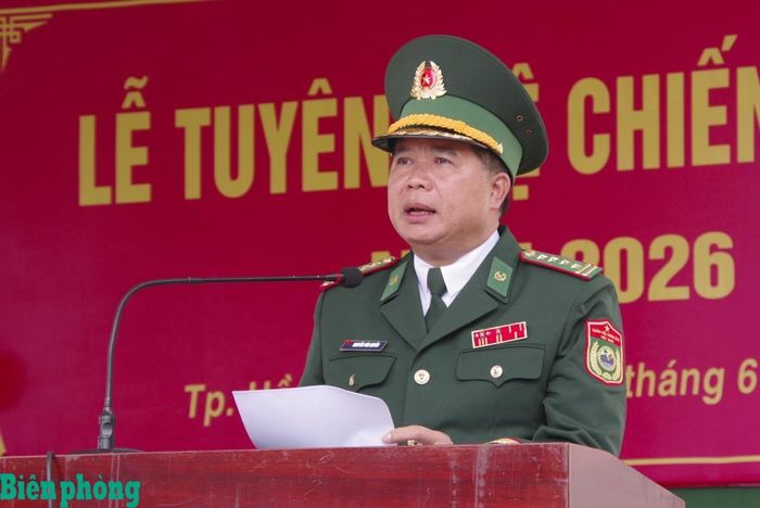 Đại tá Nguyễn Văn Quyền, Hiệu trưởng Trường Cao đẳng Biên phòng phát biểu tại Lễ Tuyên thệ chiến sĩ mới. Ảnh: Lê Khoa