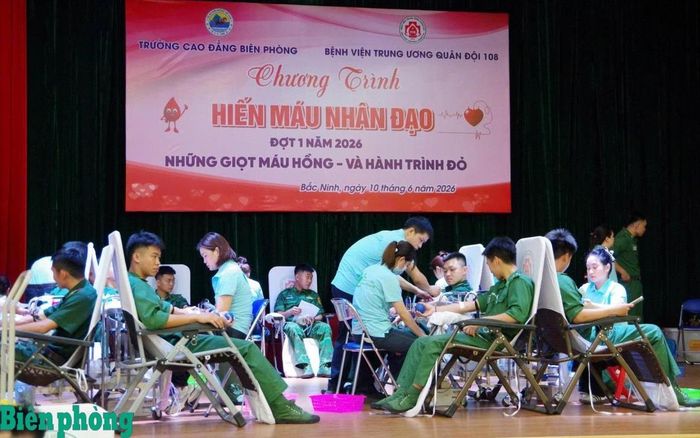Cán bộ, giáo viên, học viên, chiến sĩ Trường Cao đẳng Biên phòng tham gia hiến máu nhân đạo đợt 1 năm 2026. Ảnh: Văn Cám