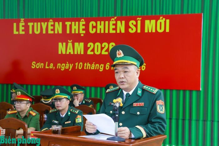 Đại tá Nguyễn Văn Khanh phát biểu chỉ đạo tại buổi lễ. Ảnh: Ngọc Lâm