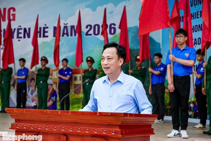 Phát biểu tại buổi lễ phát động, ông Lại Xuân Lâm - Phó Bí thư Đảng ủy Chính phủ ghi nhận, biểu dương những kết quả của tuổi trẻ thời gian qua và đặc biệt đánh giá cao mô hình phối hợp tổ chức chiến dịch giữa Đoàn Thanh niên Chính phủ với Bộ CHQS tỉnh Lạng Sơn. Phó Bí thư Đảng ủy Chính phủ nhấn mạnh, các phần việc được triển khai, đặc biệt là công trình thanh niên “Thắp sáng đường biên - Đường cờ Tổ quốc” mang ý nghĩa chính trị - xã hội rất lớn.