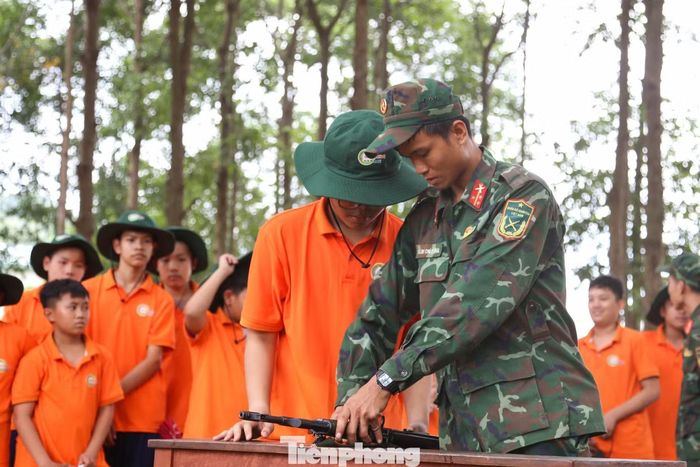 Theo Thượng tá Phạm Tiến Ba - Phó Giám đốc Phụ trách công tác Đảng và Chính trị, Trung tâm Giáo dục Quốc phòng và An ninh (Trường Quân sự Quân khu 5), đơn vị đã chủ động chuẩn bị kỹ lưỡng từ điều kiện ăn ở, sinh hoạt đến bố trí cán bộ trực tiếp quản lý, hướng dẫn các học viên tham gia Học kỳ trong quân đội.