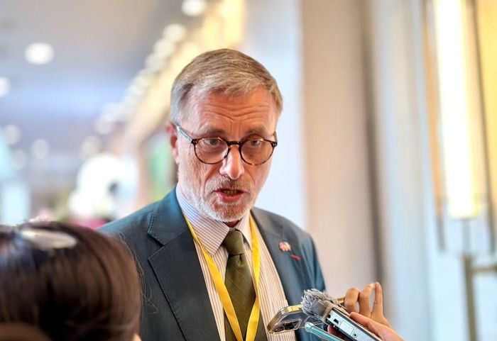 Đại sứ Pháp tại Việt Nam Olivier Brochet.