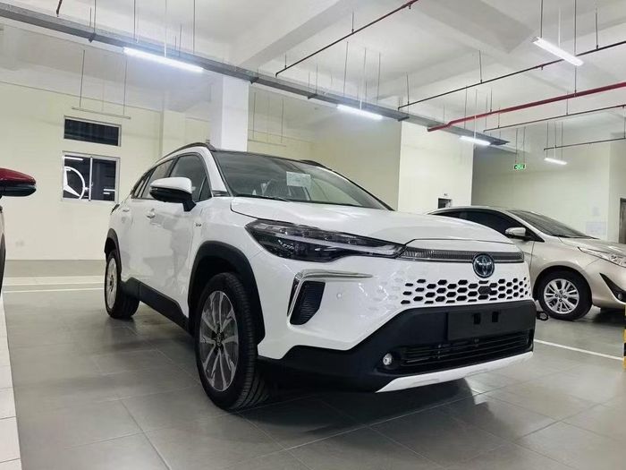 Toyota Corolla Cross HEV là dòng xe hybrid bán chạy nhất tại Việt Nam từ đầu năm. Ảnh: Đại lý