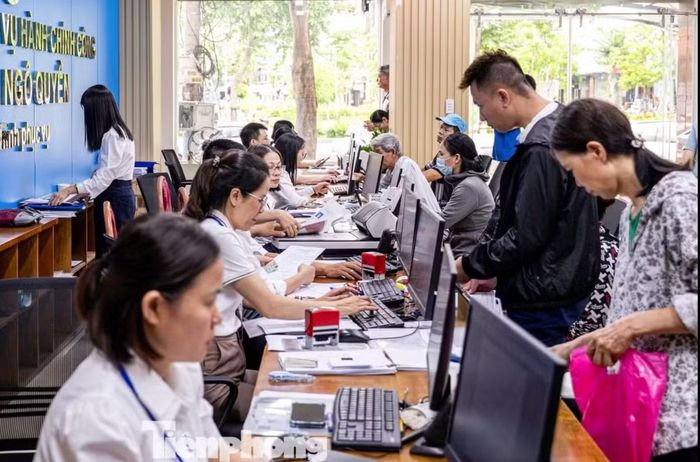 Trung tâm phục vụ hành chính công tại Hải Phòng. Ảnh: Nguyễn Hoàn.
