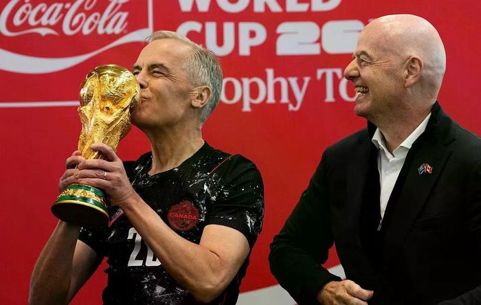 Thủ tướng Canada Mark Carney và Chủ tịch FIFA Gianni Infantino.
