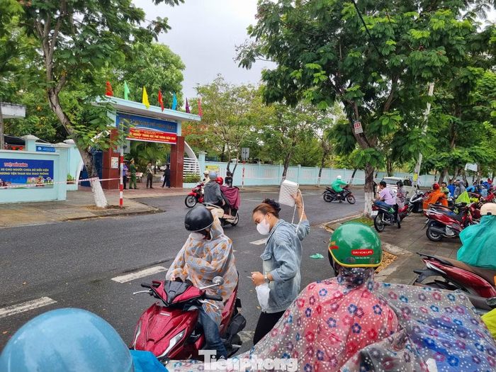  Thời tiết Đà Nẵng mát mẻ khi có mưa từ trưa 10/6. 