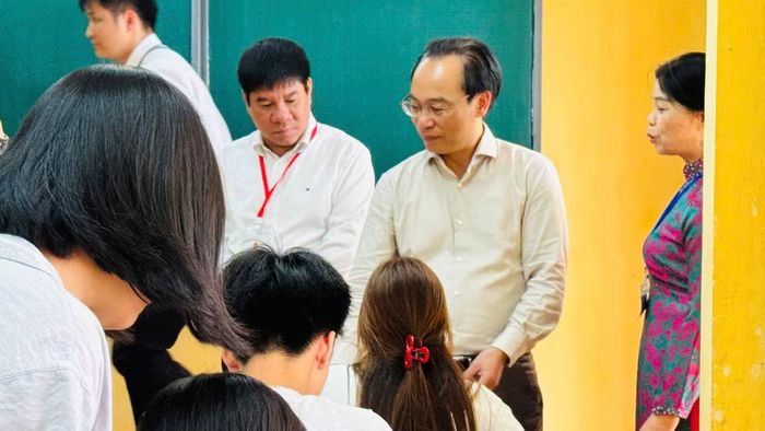 Bộ trưởng GD&amp;ĐT Hoàng Minh Sơn căn dặn thí sinh