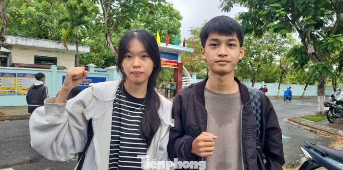  Đôi bạn Viết Hậu - Sơn An (THPT Cẩm Lệ) lạc quan bước vào mùa thi. 