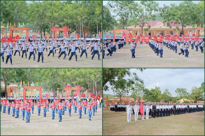 Chiến sĩ mới ở Vùng 3 Hải quân đồng diễn thể dục sáng, 16 động tác võ thể dục và nhảy dân vũ.