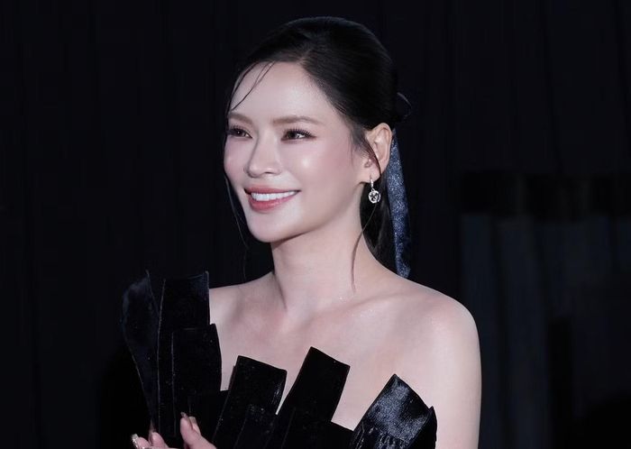 “Khi đóng phim, tôi được hóa thân thành nhiều nhân vật khác nhau. Lần trở lại này, tôi không chủ đích chọn kịch bản phim kinh dị mà chỉ quan tâm rằng liệu mình phù hợp với vai diễn không, có lột tả được tính cách và phong thái của cô đồng Bạch hay không. Trong quá trình đóng phim, có nhiều kỷ niệm đáng nhớ", diễn viên Công Nương nói.