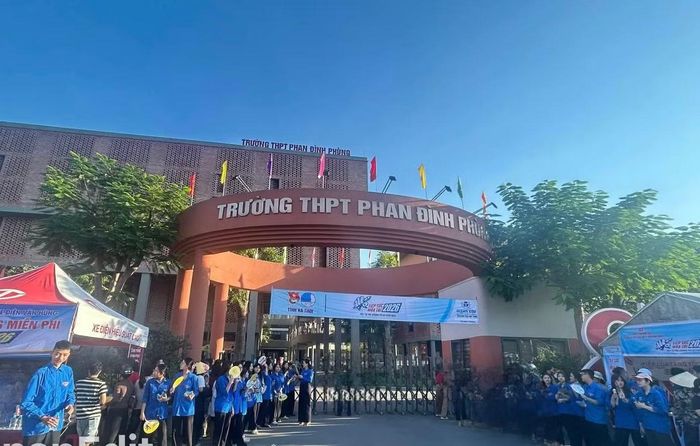 Trường THPT Phan Đình Phùng năm nay dự kiến lấy 24,75 điểm.