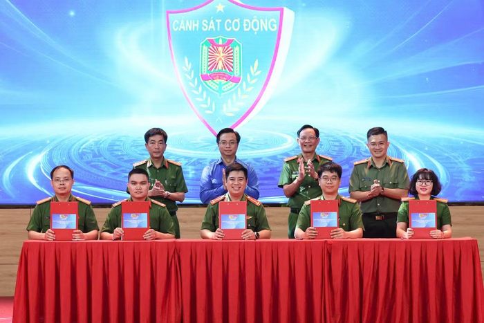 Ban Thanh niên Bộ Tư lệnh CSCĐ ký kết giao ước thi đua thực hiện phong trào “Thanh niên CAND học tập, thực hiện Sáu điều Bác Hồ dạy” trong Cụm thi đua số 4, thuộc Ban Thanh niên CAND.