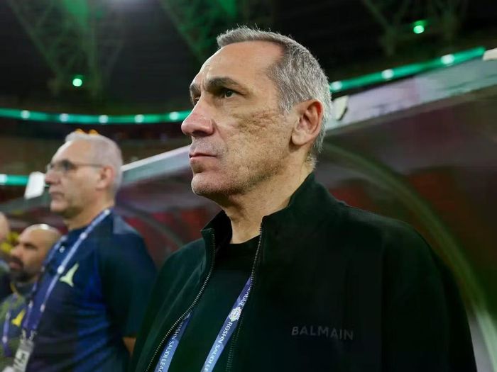 HLV Georgios Donis gánh trên vai trọng trách lớn.