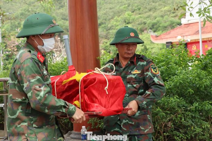 Giữa hàng nghìn phần mộ còn khắc dòng chữ Liệt sĩ chưa xác định được danh tính, chiến dịch lấy mẫu ADN đang nhen lên hy vọng về ngày những người đã hy sinh sẽ được gọi đúng tên, đúng quê hương của mình sau nhiều thập kỷ chờ đợi.