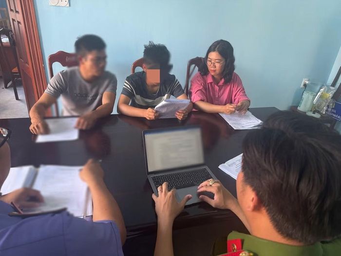 Cơ quan chức năng làm việc với người giám hộ của em A.